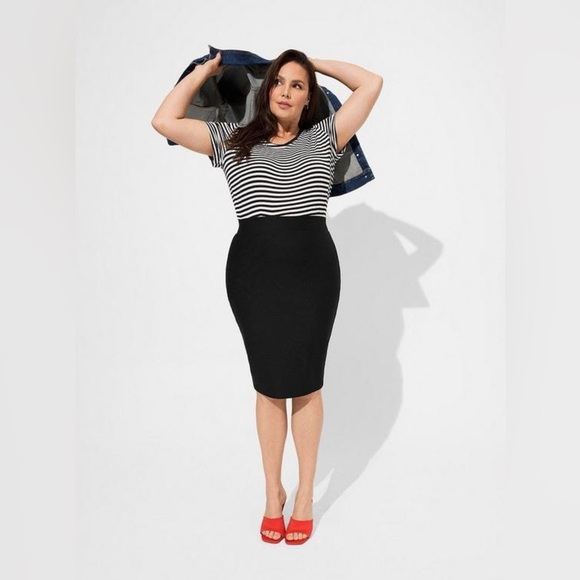 Torrid Black Classic Midi Studio Luxe Ponte Pencil Skirt Pull On Plus Size 1X - Picture 8 of 8